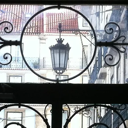 דירה Apartamento No Largo Camoes ליסבון