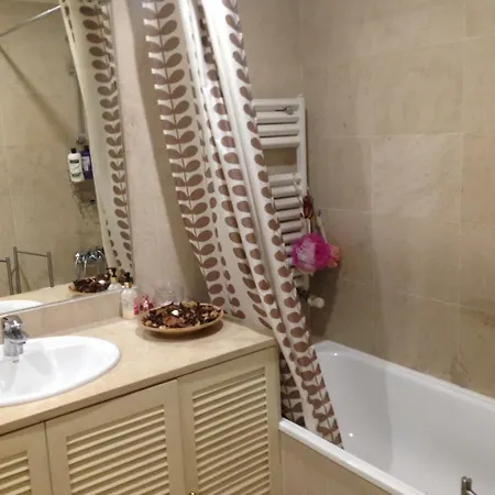 Apartamento No Largo Camoes * ליסבון